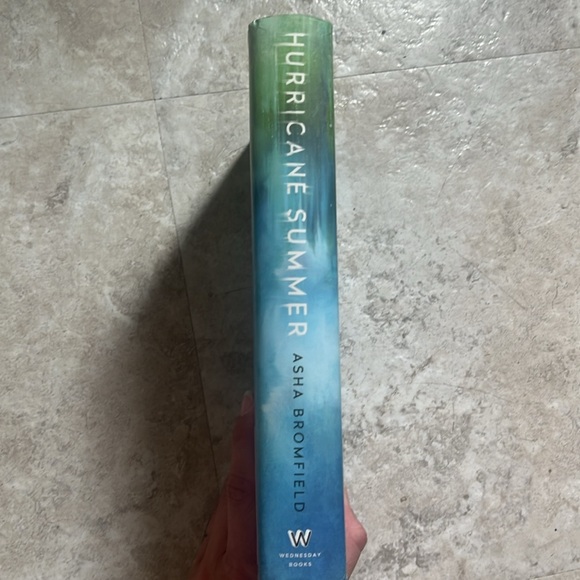 Hurricane Summer. By Asha Bromfield. Hardcover. - Picture 5 of 6